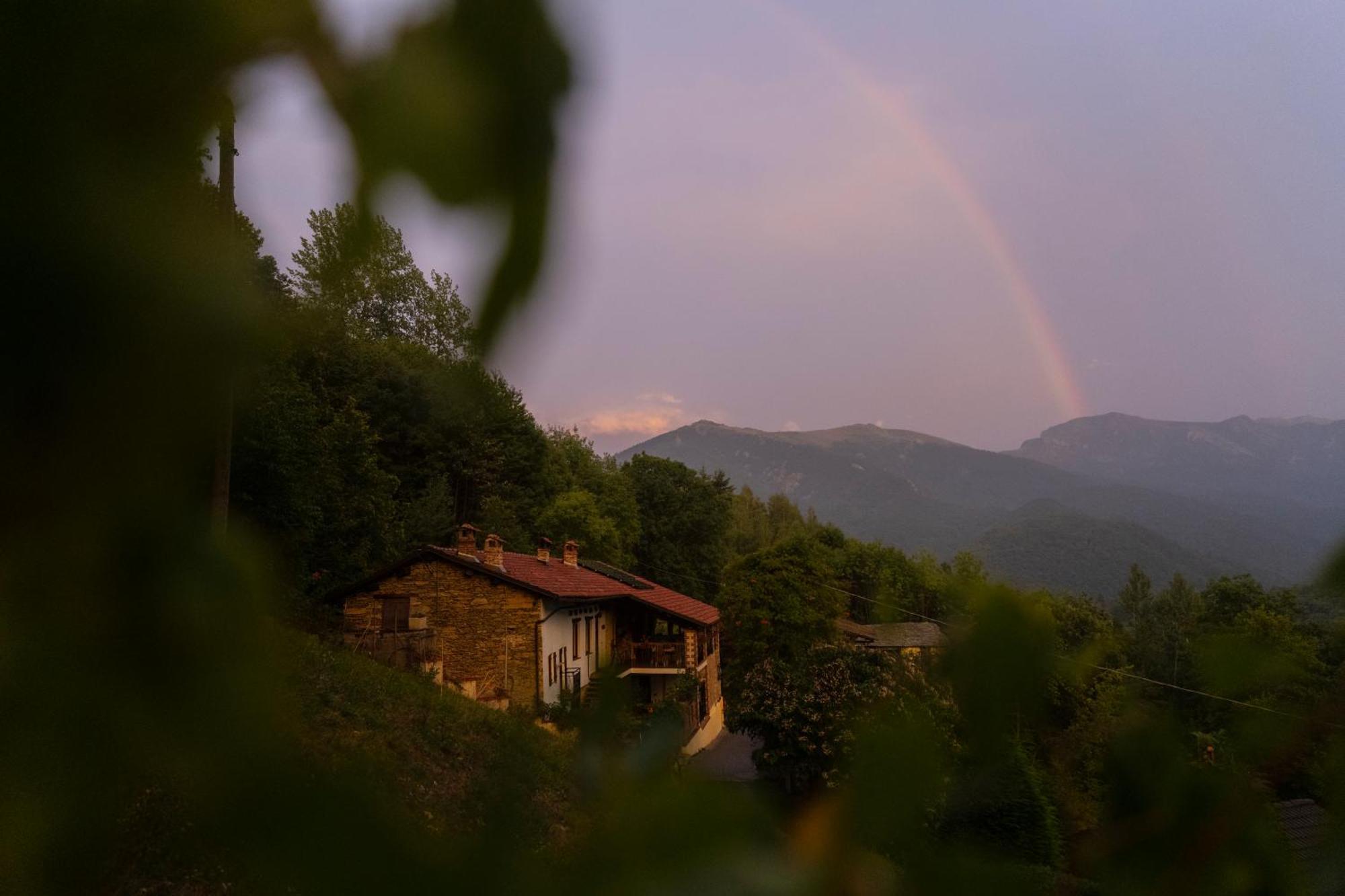 Iduevagamondi - Ospitalita Rurale Famigliare Di Montagna Bed & Breakfast Chiusa di Pesio Bagian luar foto